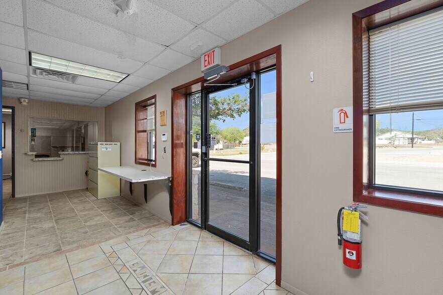 More Photos Of 1399 Sattler Rd, New Braunfels Office For Sale