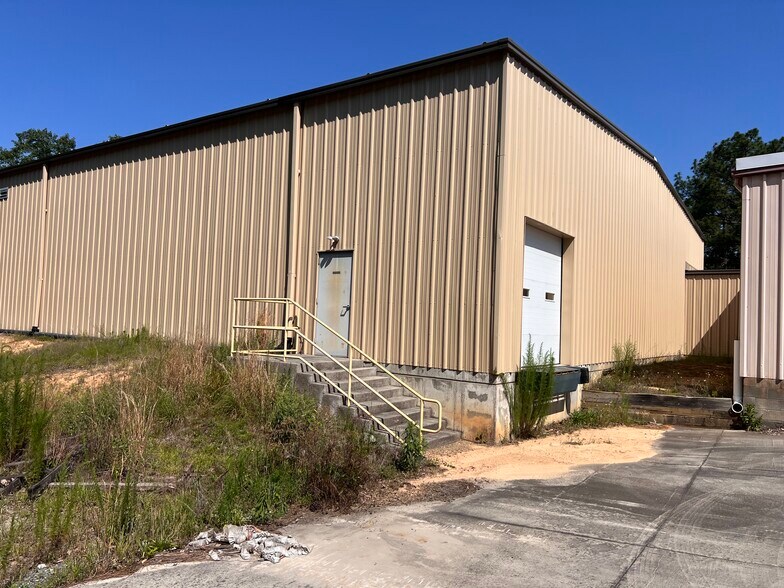 More Photos Of 11496 US Highway 15 501, Aberdeen Warehouse For Lease
