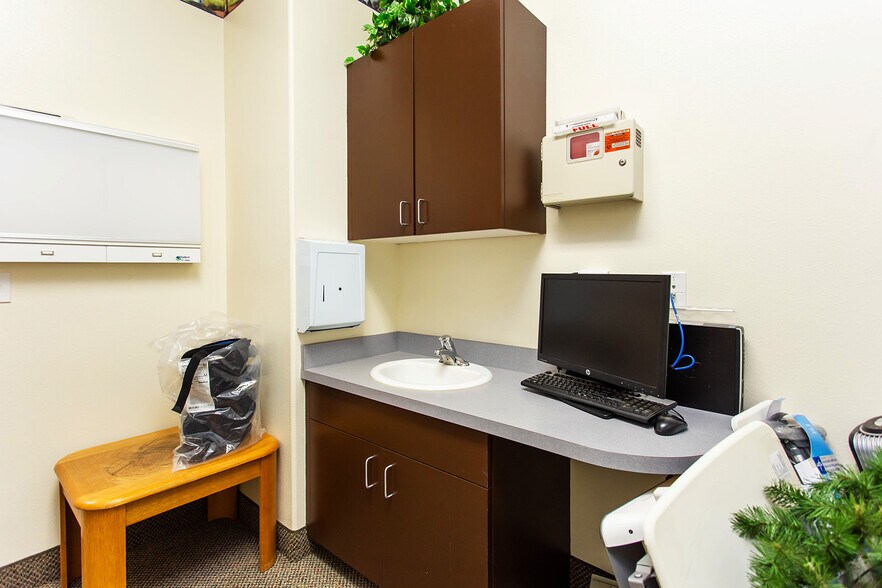 More Photos Of 1263 Bennett Ave, Burley Medical For Lease