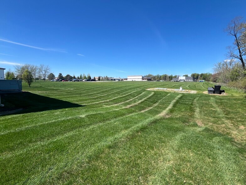More Photos Of 851 Transport Dr, Valparaiso Flex For Sale