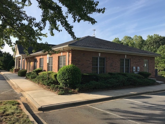 More Photos Of 2536 Plantation Center Dr, Matthews Office Residential For Lease