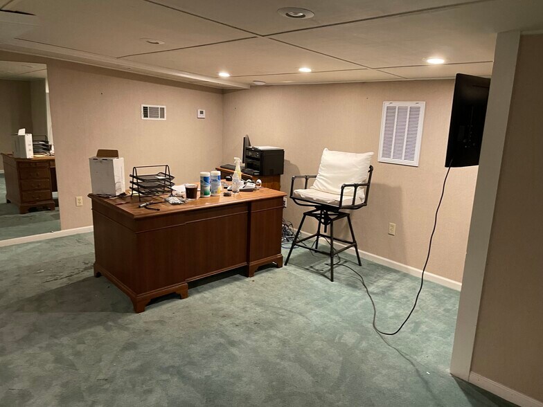 More Photos Of 433 S Main St, Swainsboro Showroom For Sale