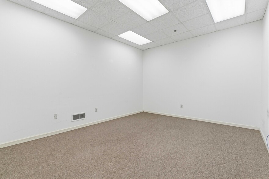 More Photos Of 86 Coraopolis Rd, Coraopolis Medical For Sale