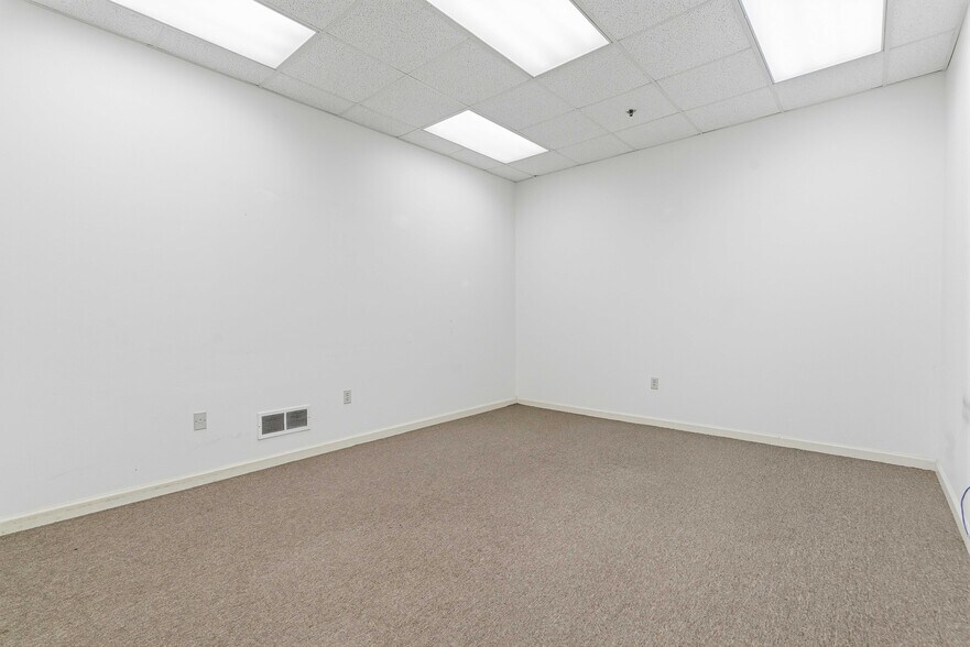 More Photos Of 86 Coraopolis Rd, Coraopolis Daycare Center For Lease