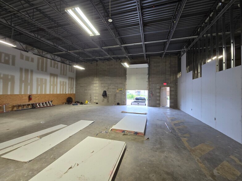 More Photos Of 2960 Technology Pl, Waldorf Research And Development For Lease