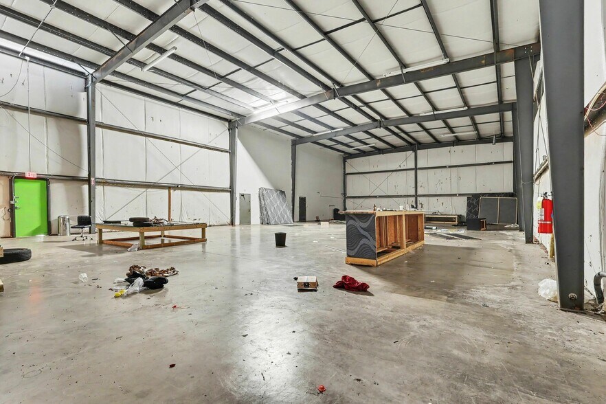 More Photos Of 1445 Cleveland Ave, East Point Showroom For Sale
