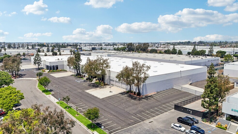 More Photos Of 14647-14667 Northam St, La Mirada Warehouse For Lease