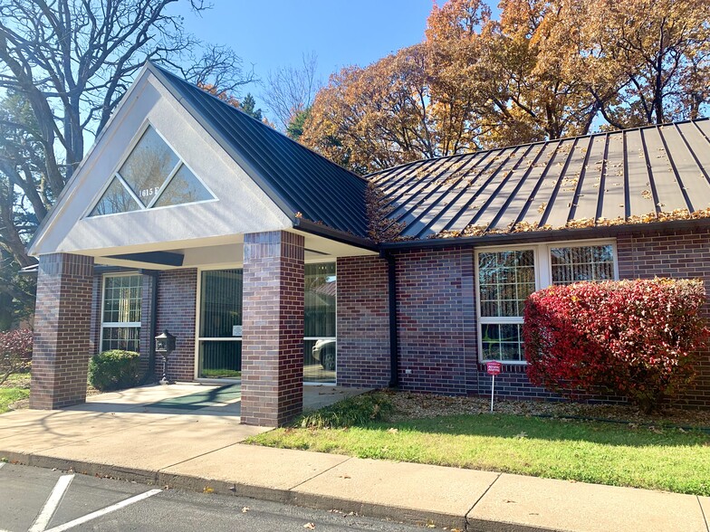 Primary Photo Of 1615 S Ingram Mill Rd, Springfield Office For Sale