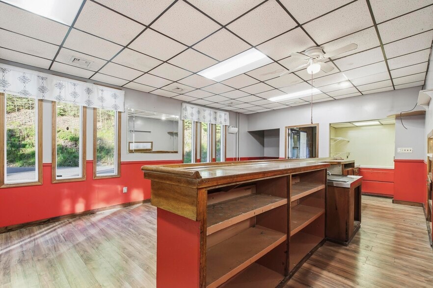 More Photos Of 116 Ringtown Blvd, Ringtown Flex For Sale