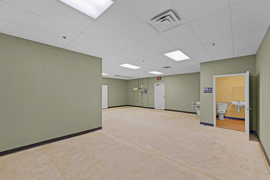 More Photos Of 1000 Vann Dr, Jackson Freestanding For Sale