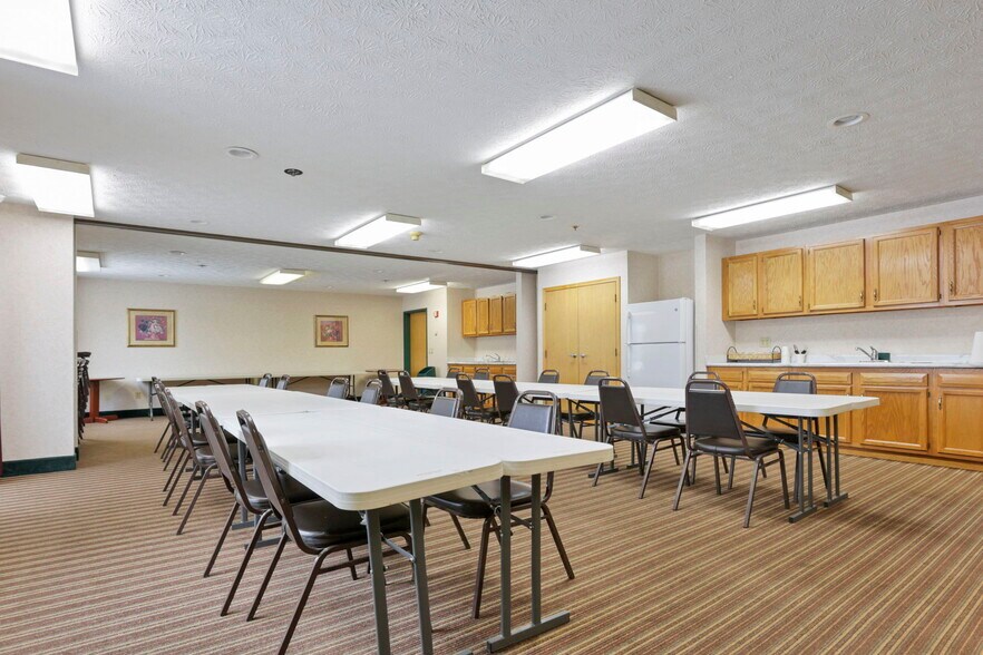 More Photos Of 509 S Wooster Ave, Strasburg Hotel For Sale