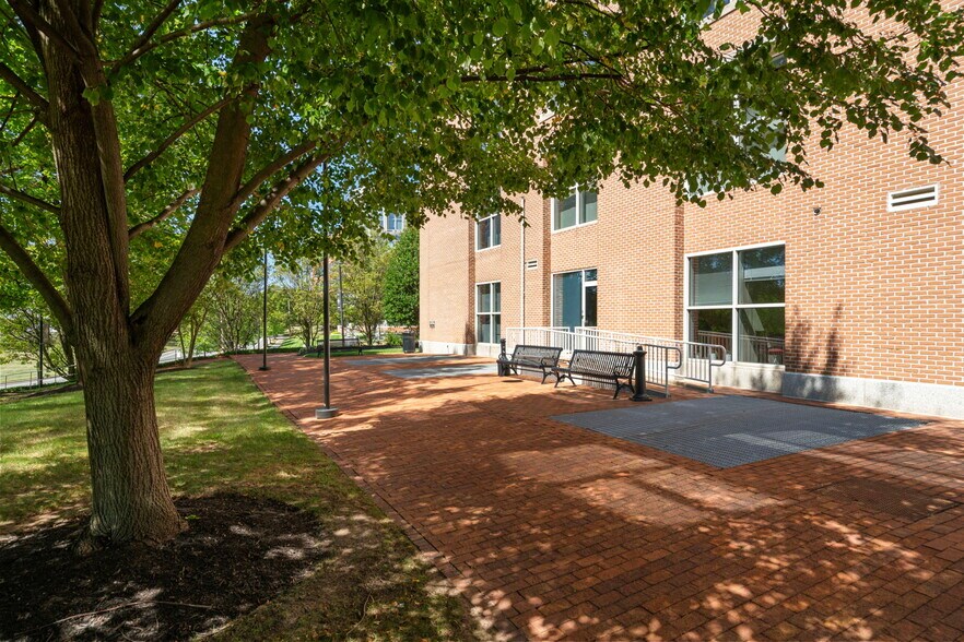 More Photos Of 8000 Towers Crescent Dr, Vienna Office For Lease