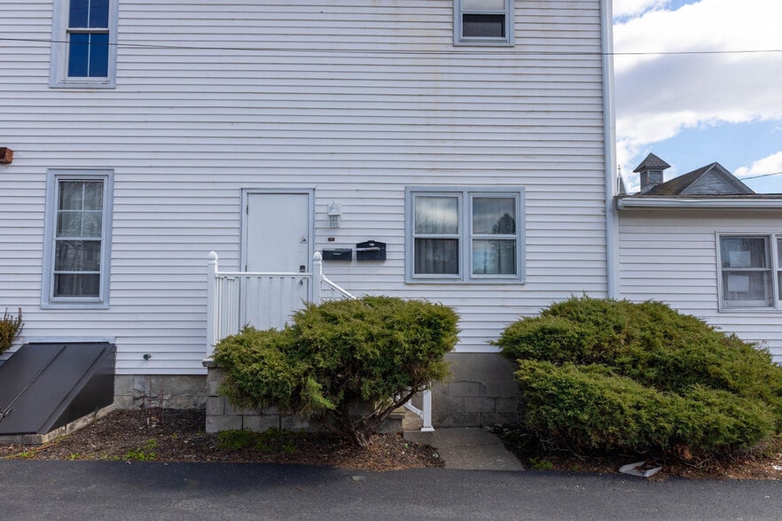 More Photos Of 811 Monroe St, Stroudsburg Office Residential For Lease