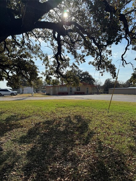 More Photos Of 1300 Liberty School Rd, Azle General Retail For Lease