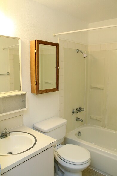 More Photos Of 1822 SE Ash St, Portland Multifamily For Sale