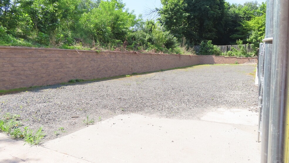 More Photos Of 108 Grant Ave, Plainfield Land For Lease
