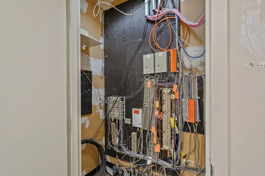 More Photos Of 6545 Normandy Blvd, Jacksonville Storefront Retail Office For Lease