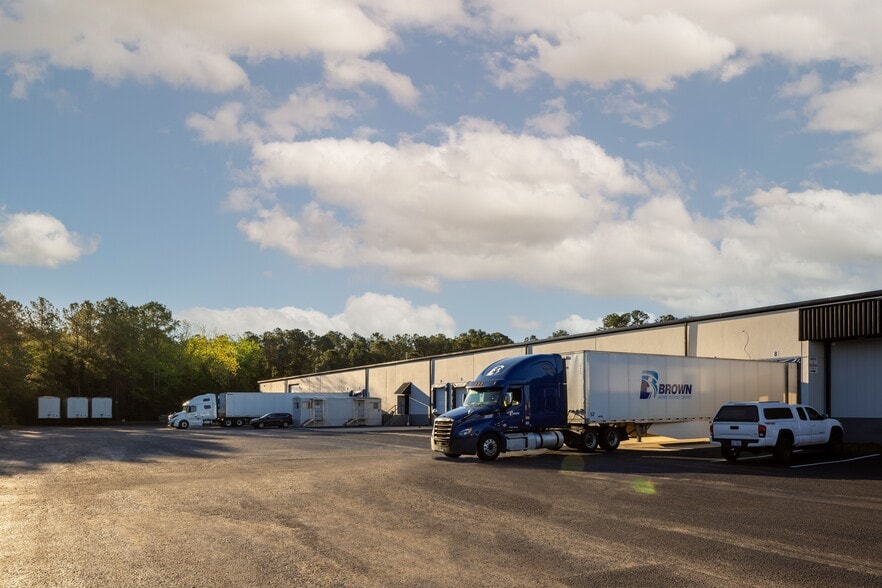 More Photos Of 802 N 23rd St, Wilmington Distribution For Lease