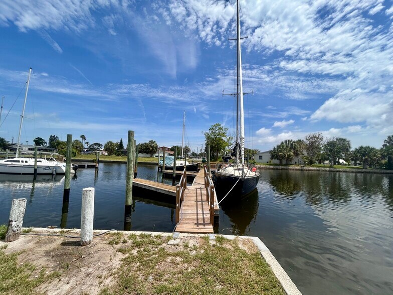 More Photos Of 6501 Boatyard Dr, Hudson Specialty For Sale
