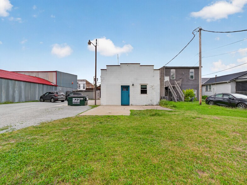 More Photos Of 217 State St, Ashley General Retail For Sale