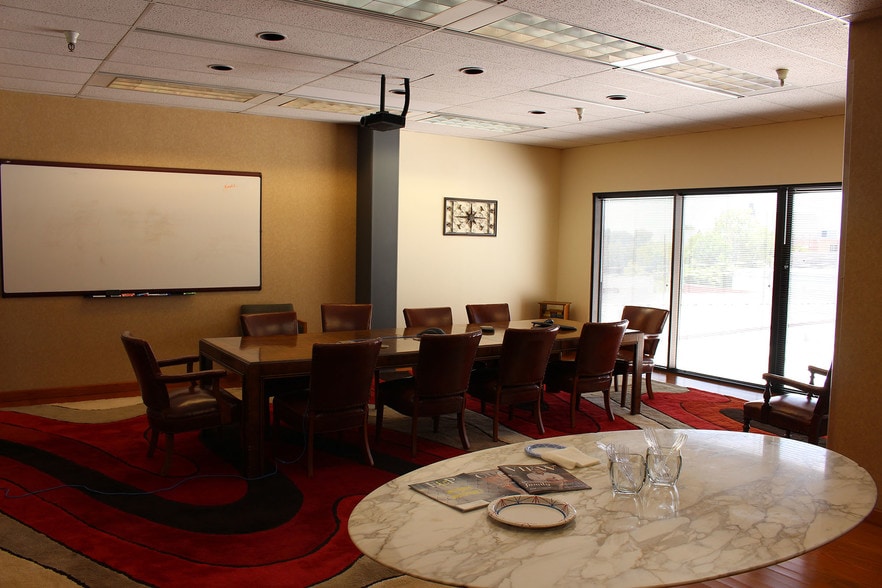 More Photos Of 320 E Methvin St, Longview Office For Lease