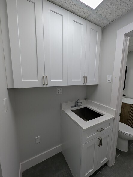 More Photos Of 3670 NW 6th St, Miami Loft Creative Space For Lease