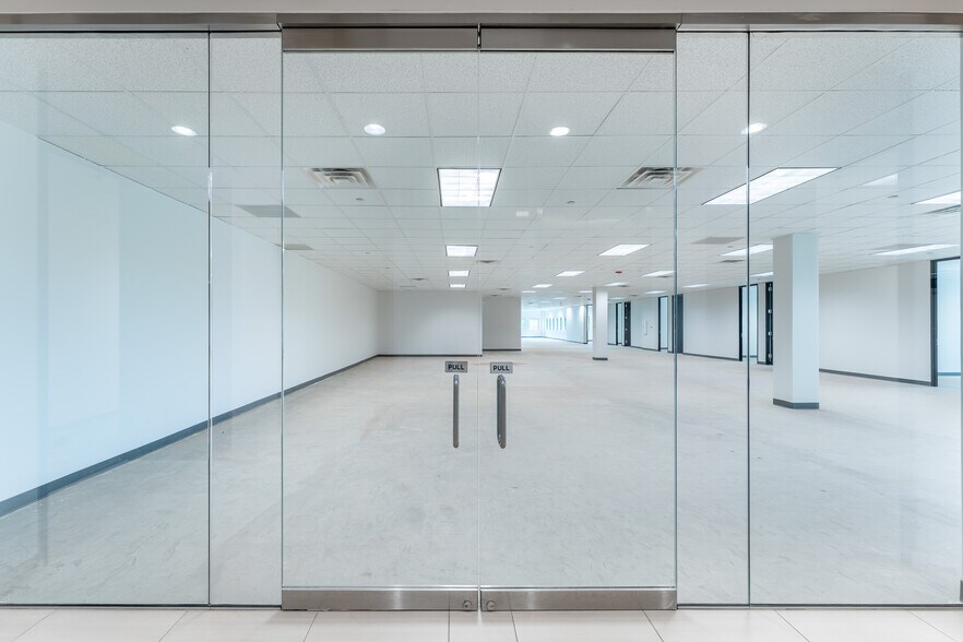 More Photos Of 1750 Valley View Ln, Dallas Office For Sale