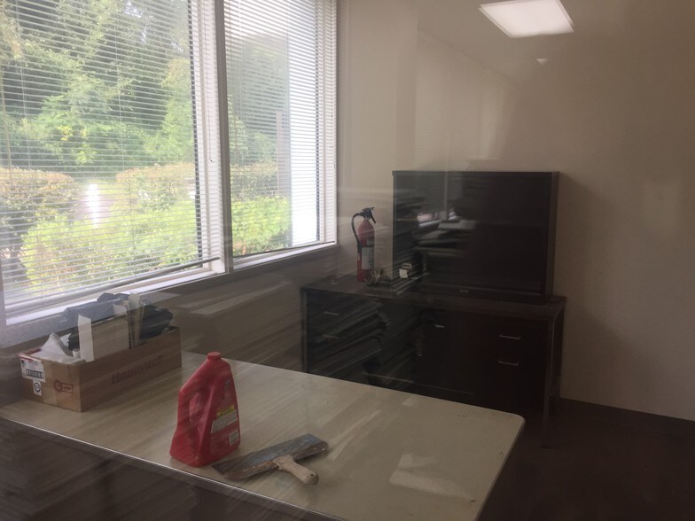 More Photos Of 275 Center Rd, Monroeville Office For Lease