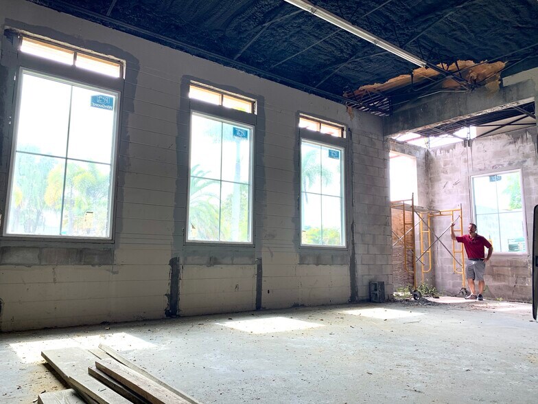 More Photos Of 575 N Washington Blvd, Sarasota Freestanding For Sale