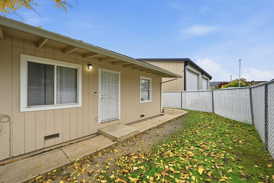 More Photos Of 3511 Redwood St, Clearlake Freestanding For Sale