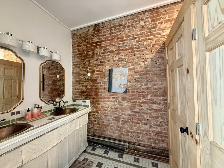 More Photos Of 220 Main St, Saugerties Storefront Retail Residential For Sale
