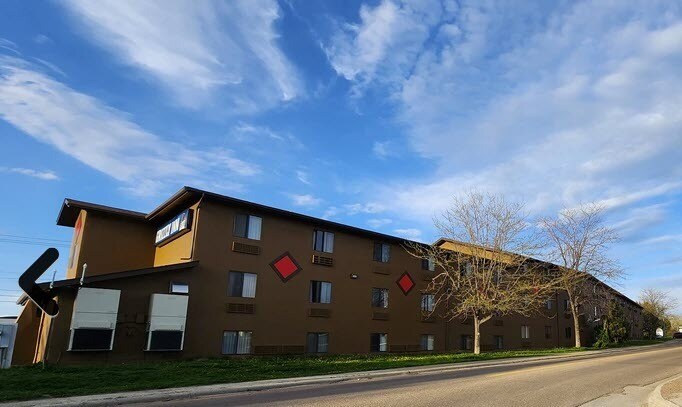 More Photos Of 1214 13th St S, Great Falls Hotel For Sale