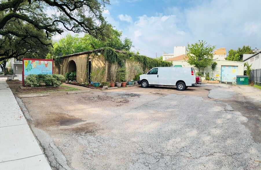 Primary Photo Of 1818 Waugh Dr, Houston Warehouse For Sale