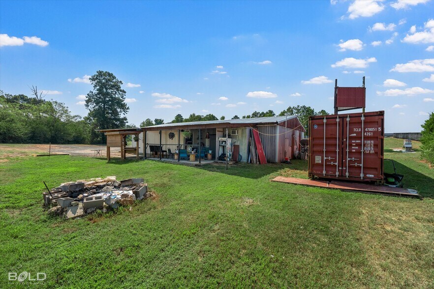 More Photos Of 7318 Ida State Line rd, Ida Bar For Sale
