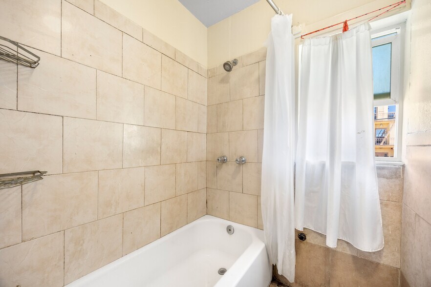 More Photos Of 521 S Union Ave, Los Angeles Apartments For Sale