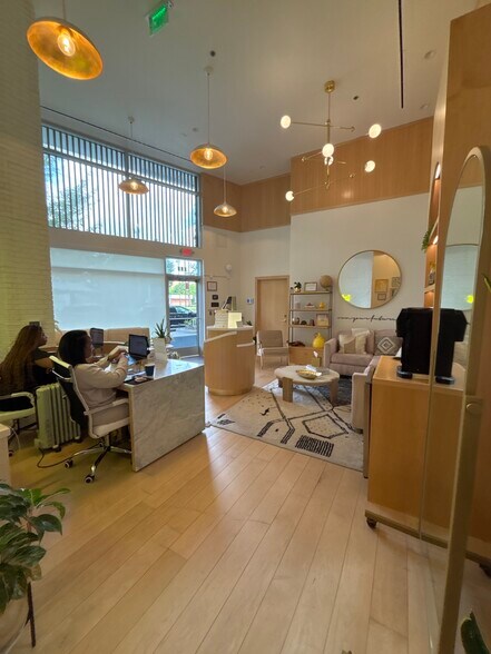 More Photos Of 3005 Peachtree Rd NE, Atlanta Apartments For Lease