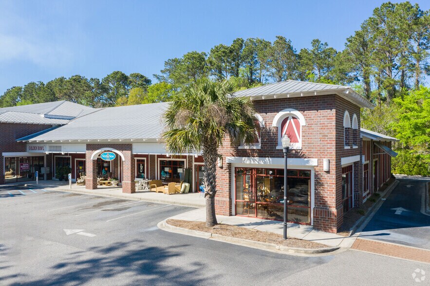 More Photos Of 2700 Brickyard Pky, Mount Pleasant Freestanding For Lease