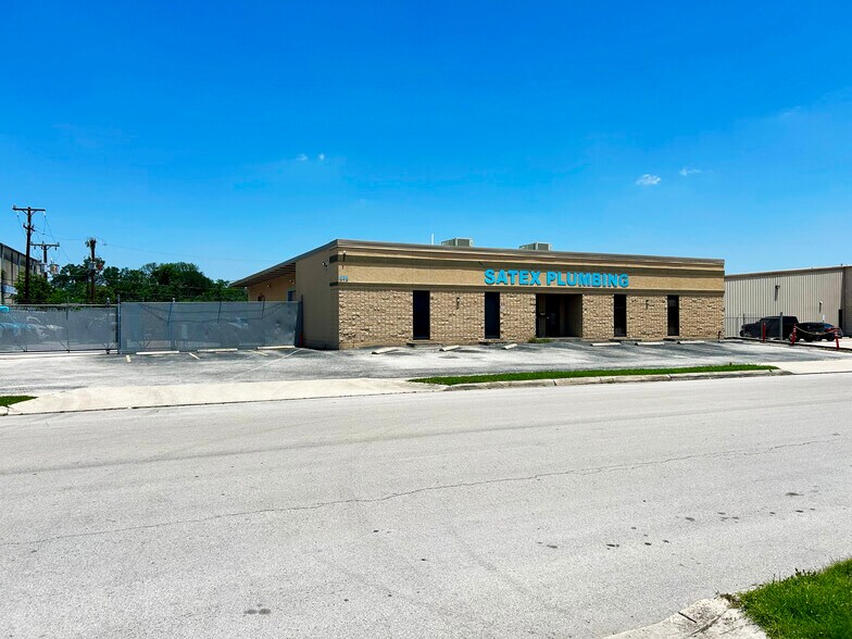 Primary Photo Of 313 N Park Dr, San Antonio Warehouse For Lease