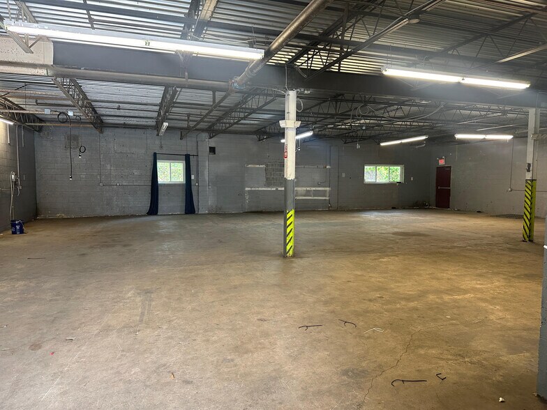 More Photos Of 244 E County Line Rd, Hatboro Manufacturing For Lease
