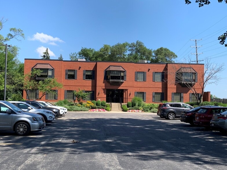 Primary Photo Of 721 E Madison St, Villa Park Medical For Lease