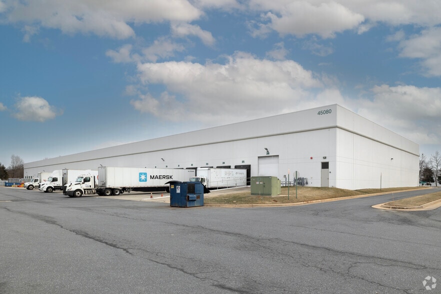 More Photos Of 45080 Old Ox Rd, Dulles Warehouse For Lease
