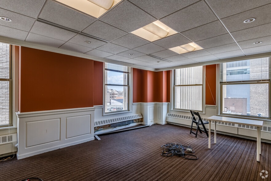 More Photos Of 225 E Mason St, Milwaukee Office Residential For Sale