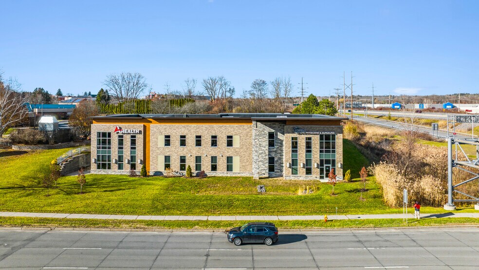 More Photos Of 4 Ellinwood Dr, New Hartford Medical For Sale