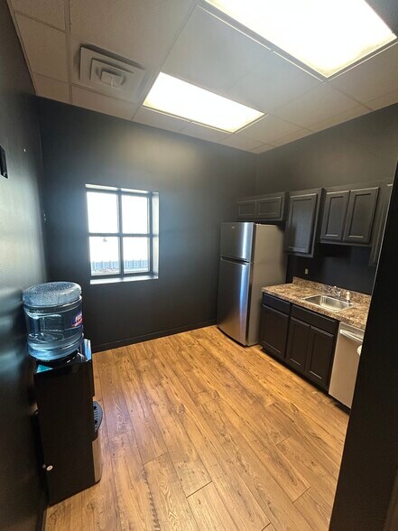 More Photos Of 15017 S Grant St, Bixby Warehouse For Lease