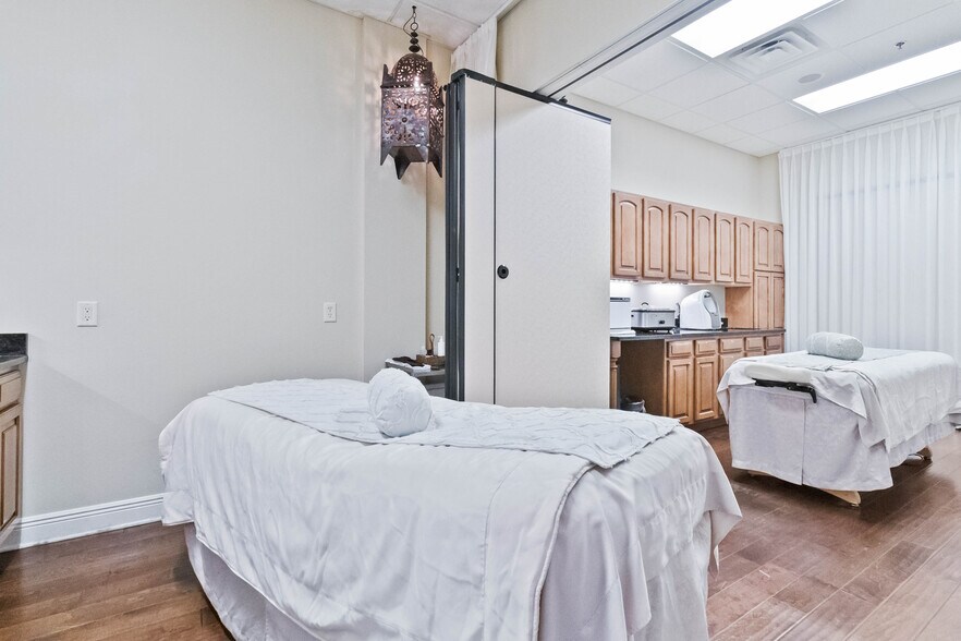 More Photos Of 3730 Avalon Park East Blvd, Orlando Office Residential For Sale