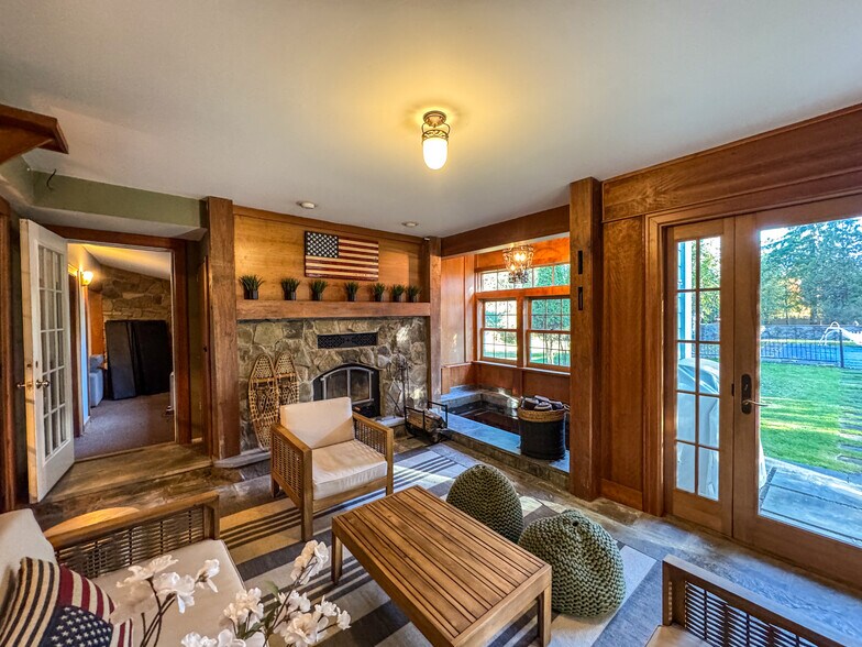 More Photos Of 24 Genesee St, New Berlin Specialty For Sale