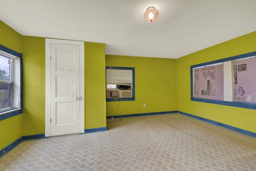 More Photos Of 1959 Gruene Rd, New Braunfels Office For Sale