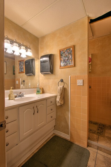 More Photos Of 220 S Ashland St, Cambridge Storefront Retail Office For Sale