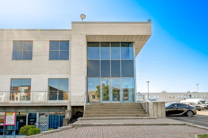 More Photos Of 8552-8678 Boul Pie-IX, Montréal Warehouse For Lease