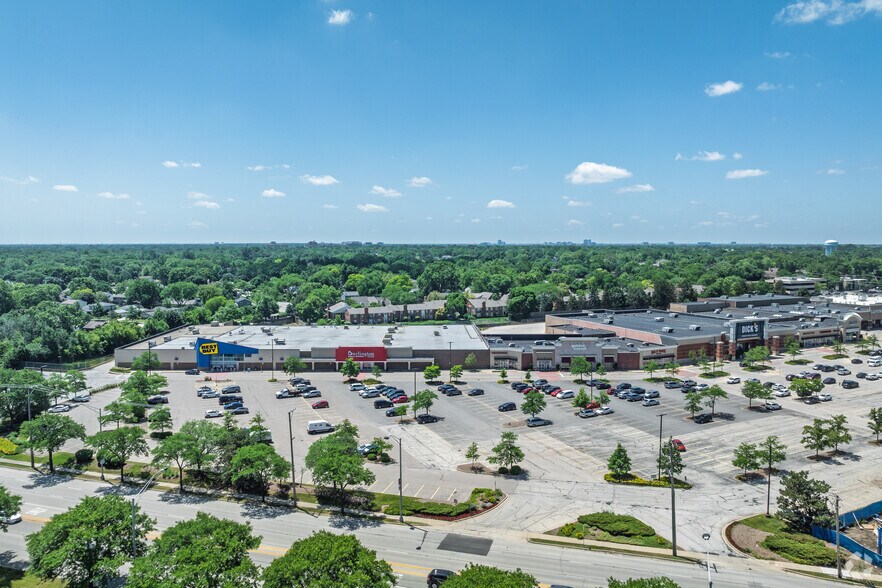 More Photos Of 325-615 E Palatine Rd, Arlington Heights Storefront For Lease